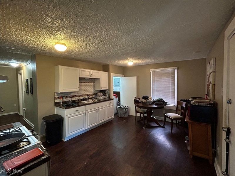 4407 Clinton Avenue, Cleveland, OH 44113 Photo 3