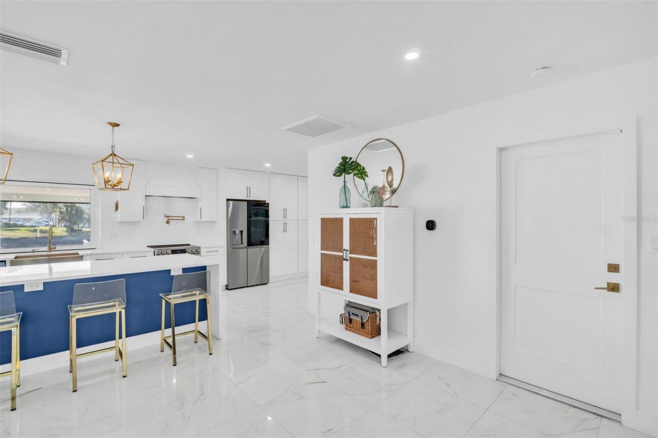 540 Dolphin Avenue Se, Saint Petersburg, FL 33705 Photo