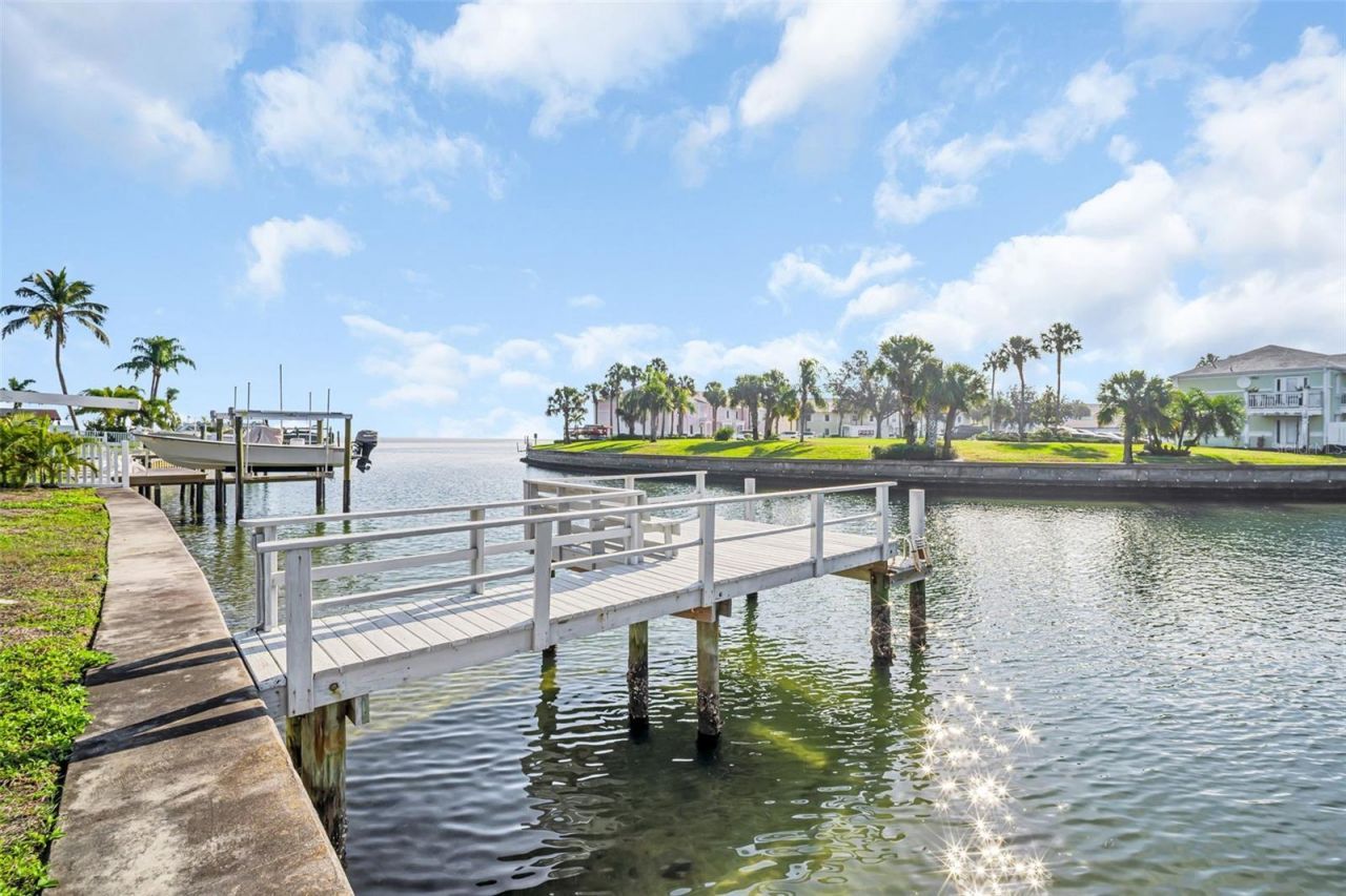 540 Dolphin Avenue Se, Saint Petersburg, FL 33705 Photo