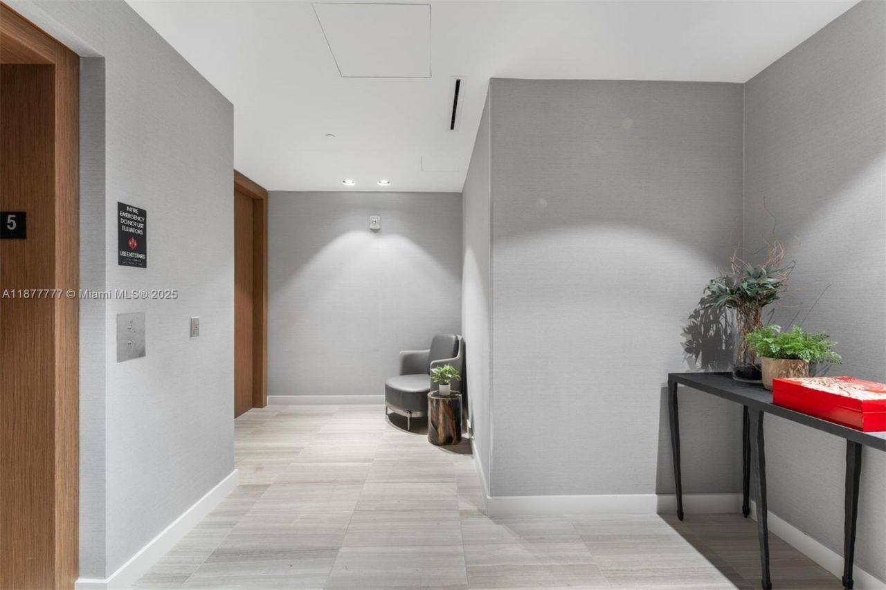 4701 N Meridian Ave, Unit 512, Miami Beach, FL 33140 Photo