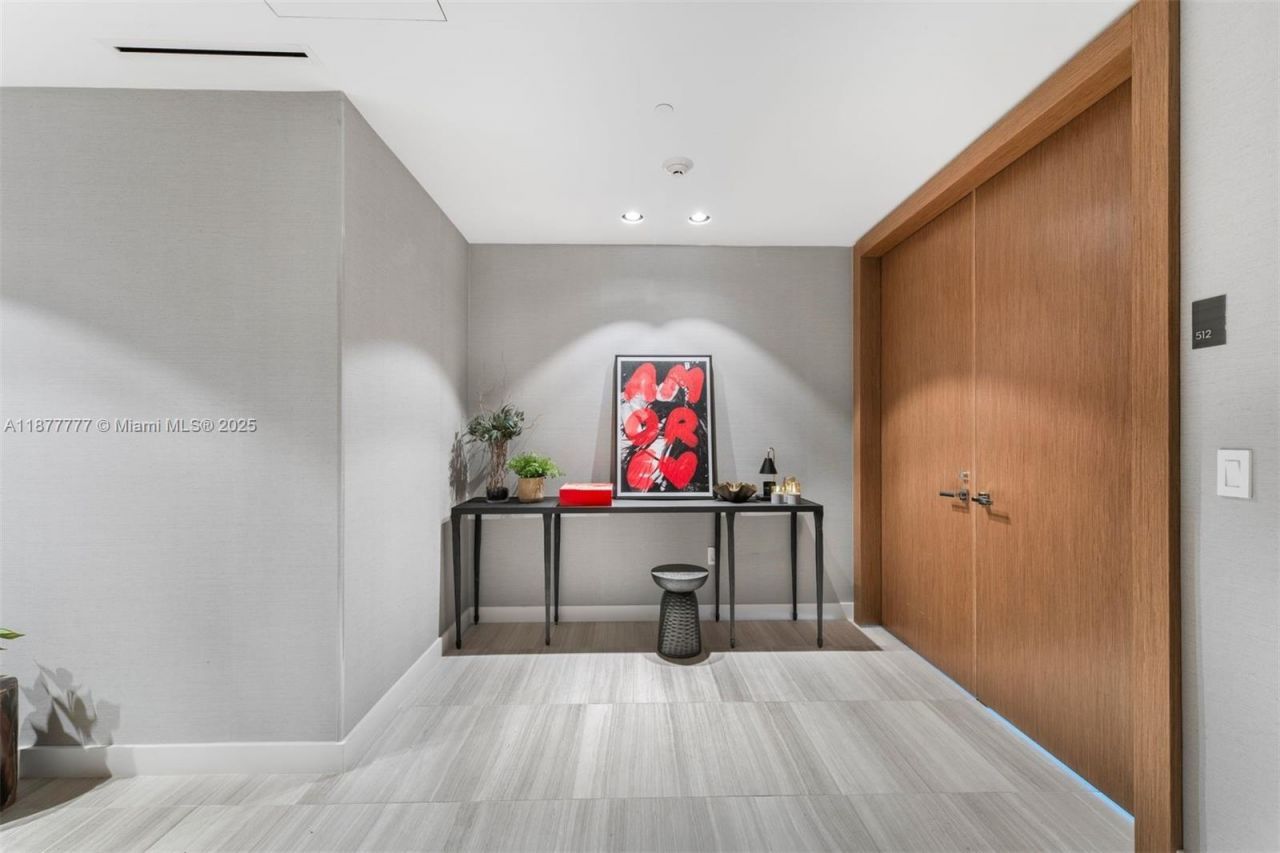 4701 N Meridian Ave, Unit 512, Miami Beach, FL 33140 Photo