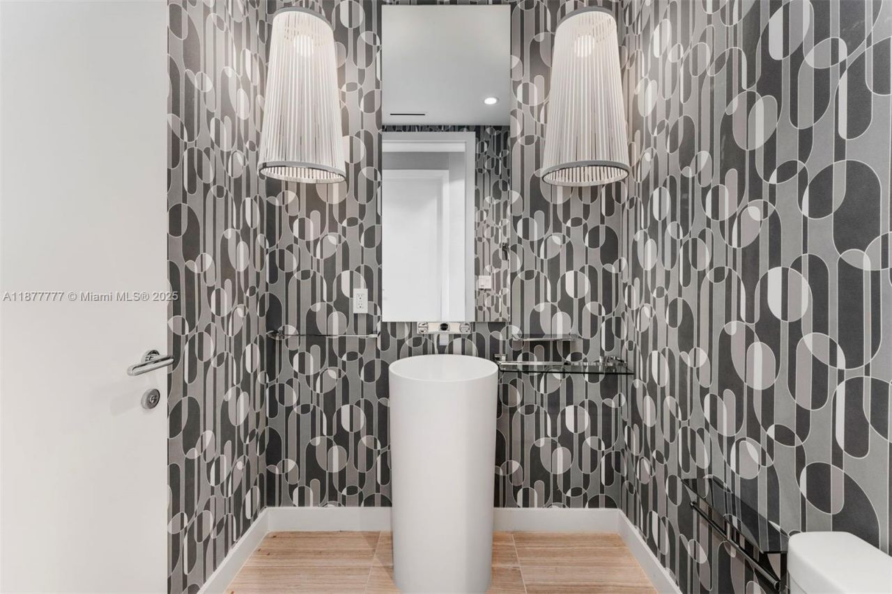 4701 N Meridian Ave, Unit 512, Miami Beach, FL 33140 Photo