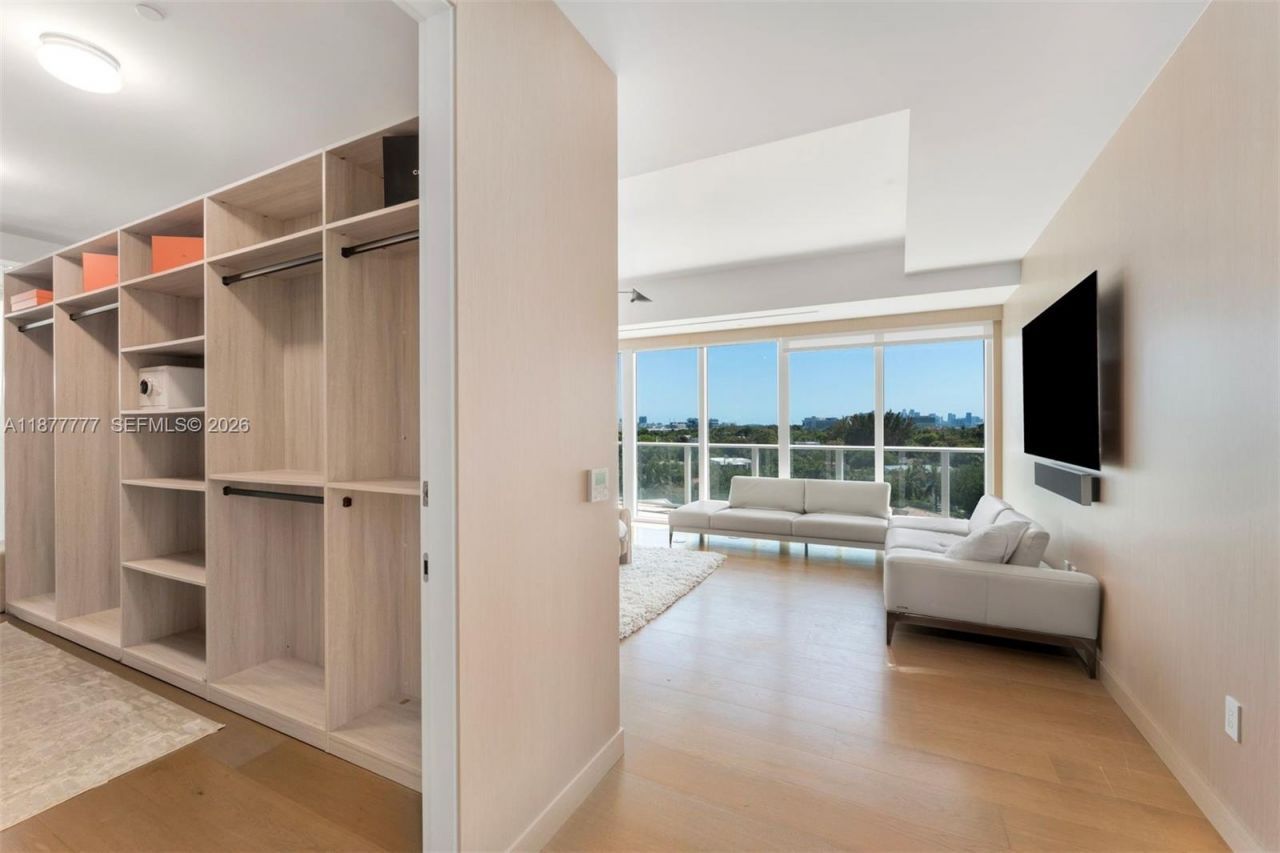 4701 N Meridian Ave, Unit 512, Miami Beach, FL 33140 Photo