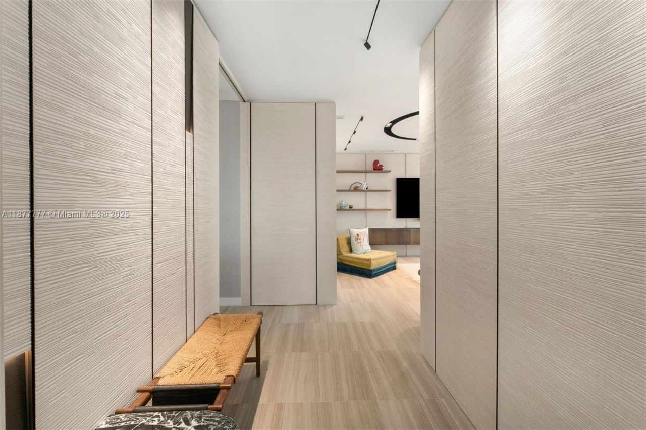 4701 N Meridian Ave, Unit 512, Miami Beach, FL 33140 Photo