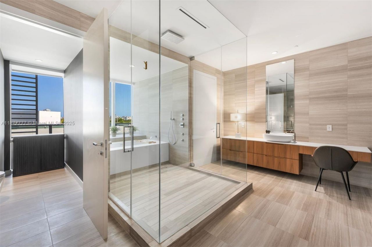 4701 N Meridian Ave, Unit 512, Miami Beach, FL 33140 Photo