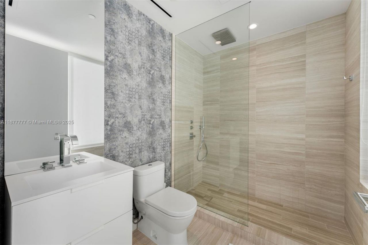 4701 N Meridian Ave, Unit 512, Miami Beach, FL 33140 Photo