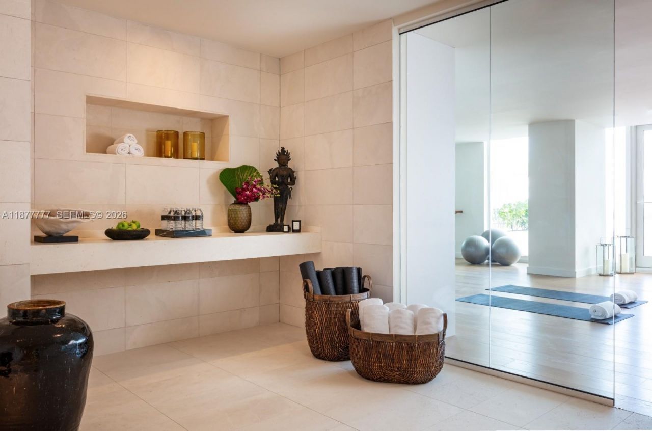 4701 N Meridian Ave, Unit 512, Miami Beach, FL 33140 Photo