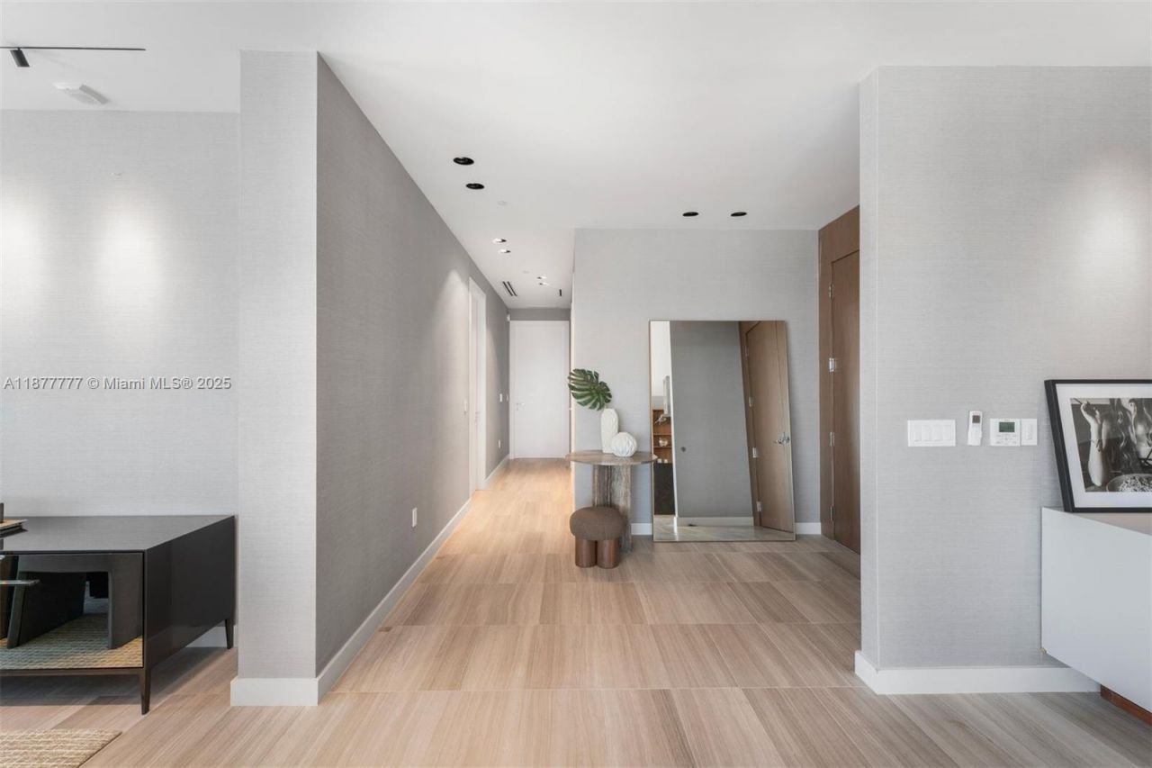 4701 N Meridian Ave, Unit 512, Miami Beach, FL 33140 Photo