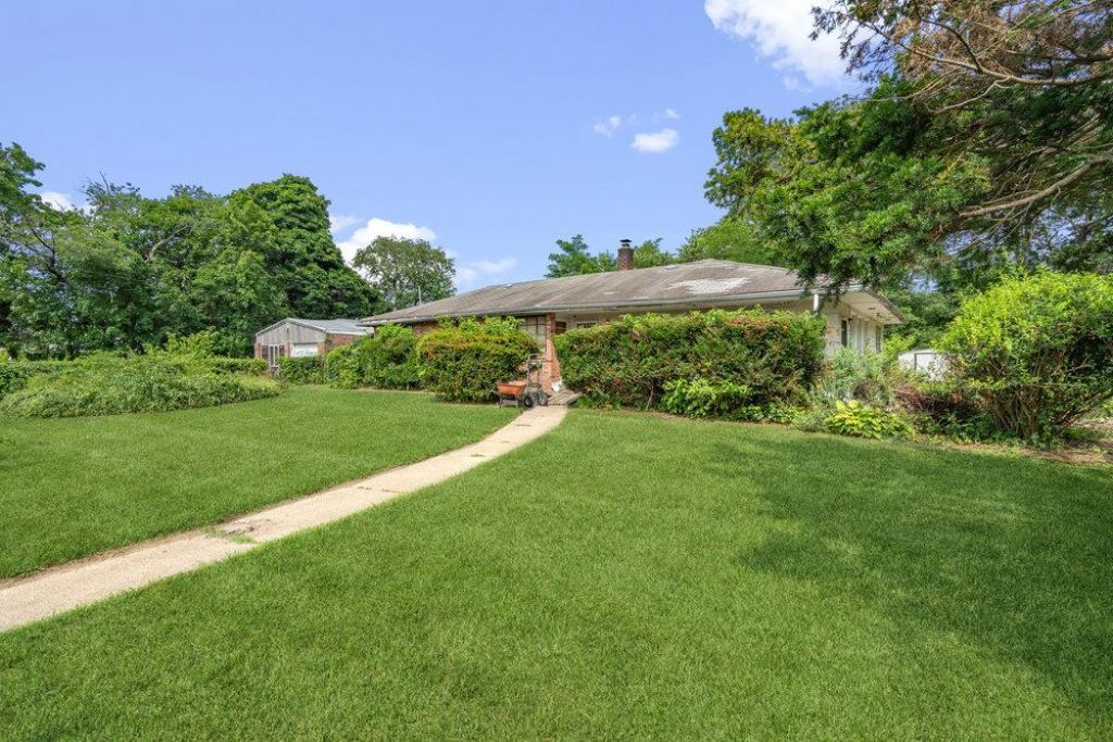 180 Baiting Place Road, Farmingdale, NY 11735 Main Photo