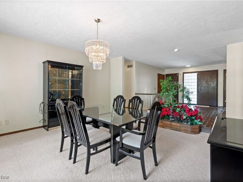 441 Sandhurst Road, Akron, OH 44333 Photo 8