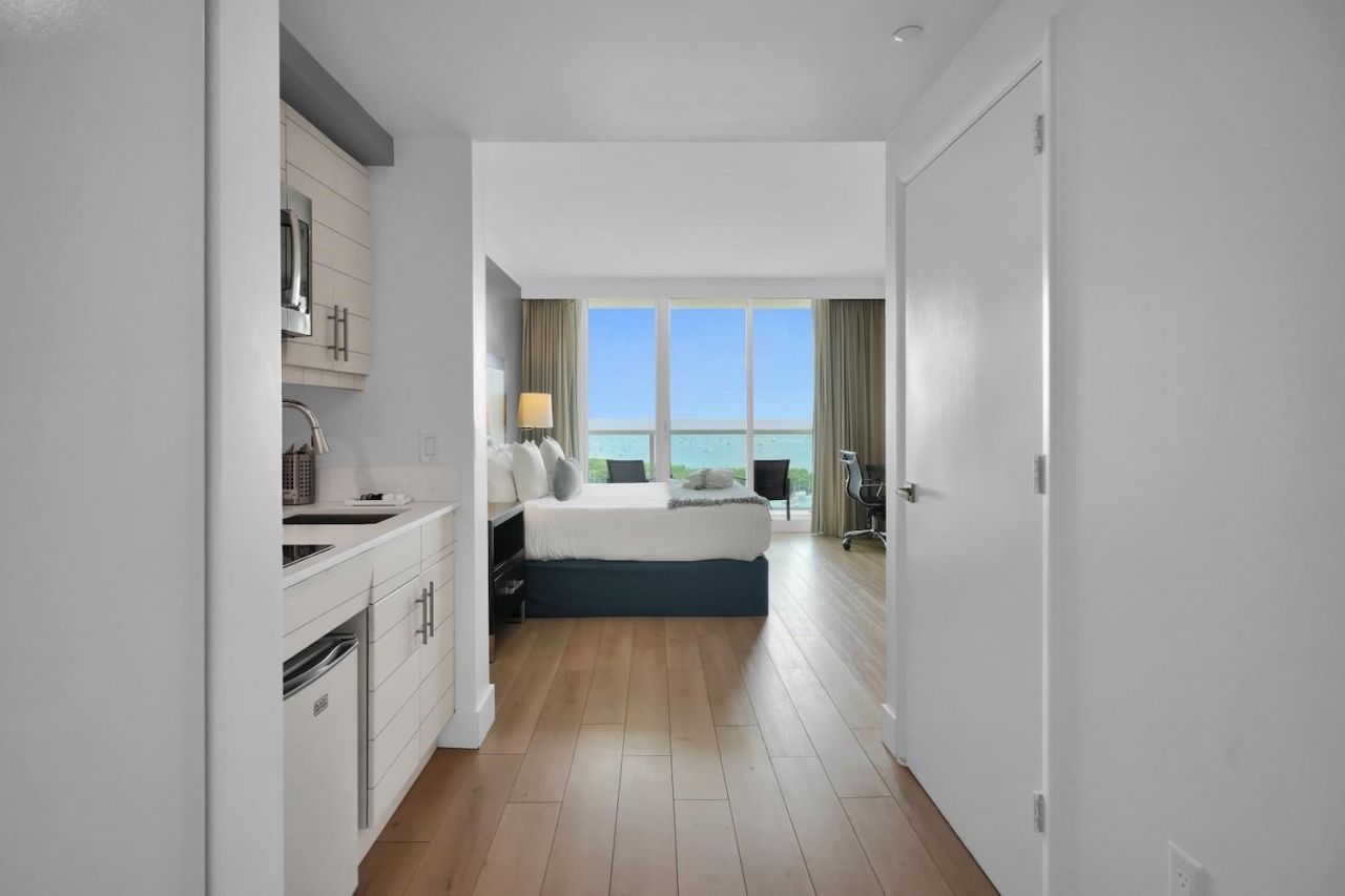 2889 Mcfarlane Road, Unit 1516, Miami, FL 33133 Photo