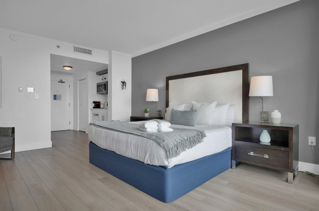 2889 Mcfarlane Road, Unit 1516, Miami, FL 33133 Photo