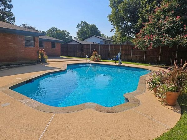 933 Wade Drive, Bedford, TX 76022