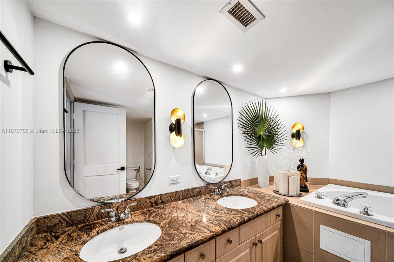 5600 Collins Ave, Unit 12E, Miami Beach, FL 33140 Photo