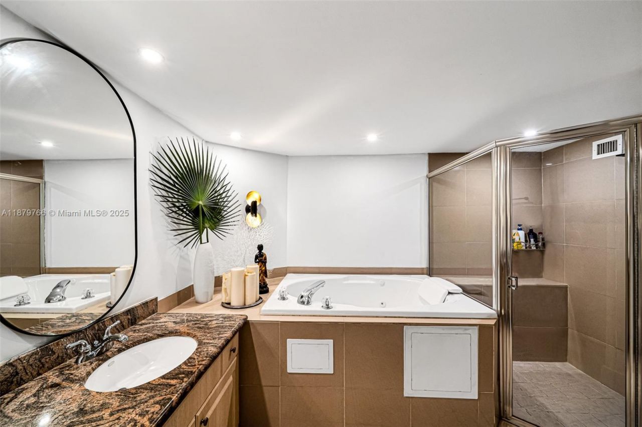 5600 Collins Ave, Unit 12E, Miami Beach, FL 33140 Photo