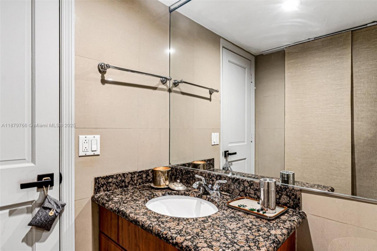 5600 Collins Ave, Unit 12E, Miami Beach, FL 33140 Photo