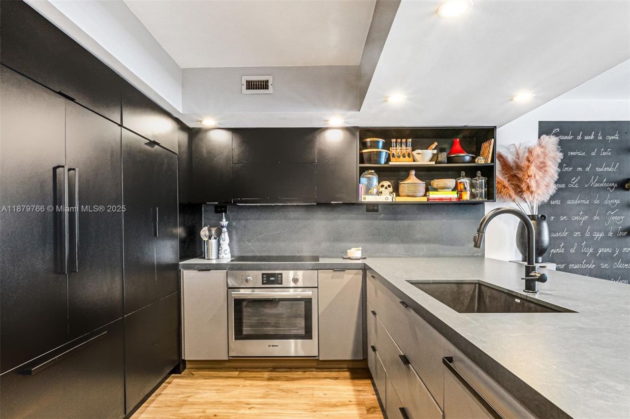 5600 Collins Ave, Unit 12E, Miami Beach, FL 33140 Photo