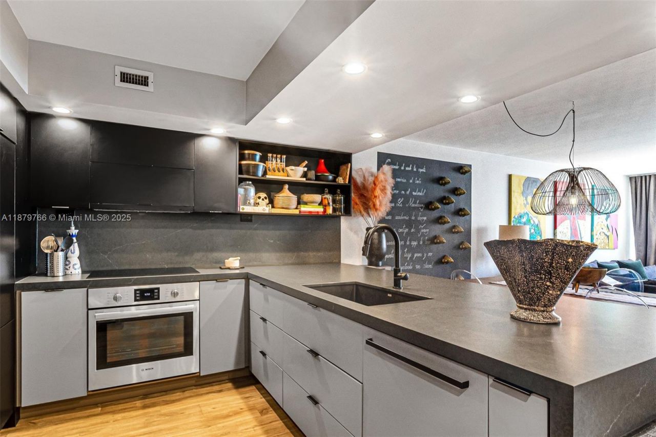 5600 Collins Ave, Unit 12E, Miami Beach, FL 33140 Photo