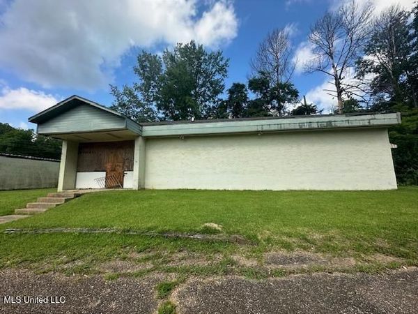 1348 W Mcdowell Road, Jackson, MS 39204