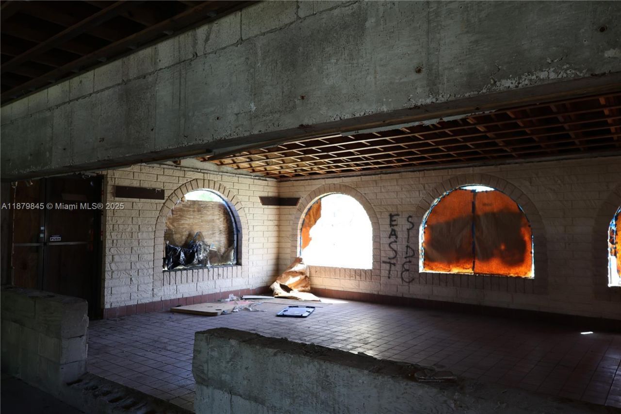 14100 W Dixie Hwy, North Miami, FL 33161 Photo