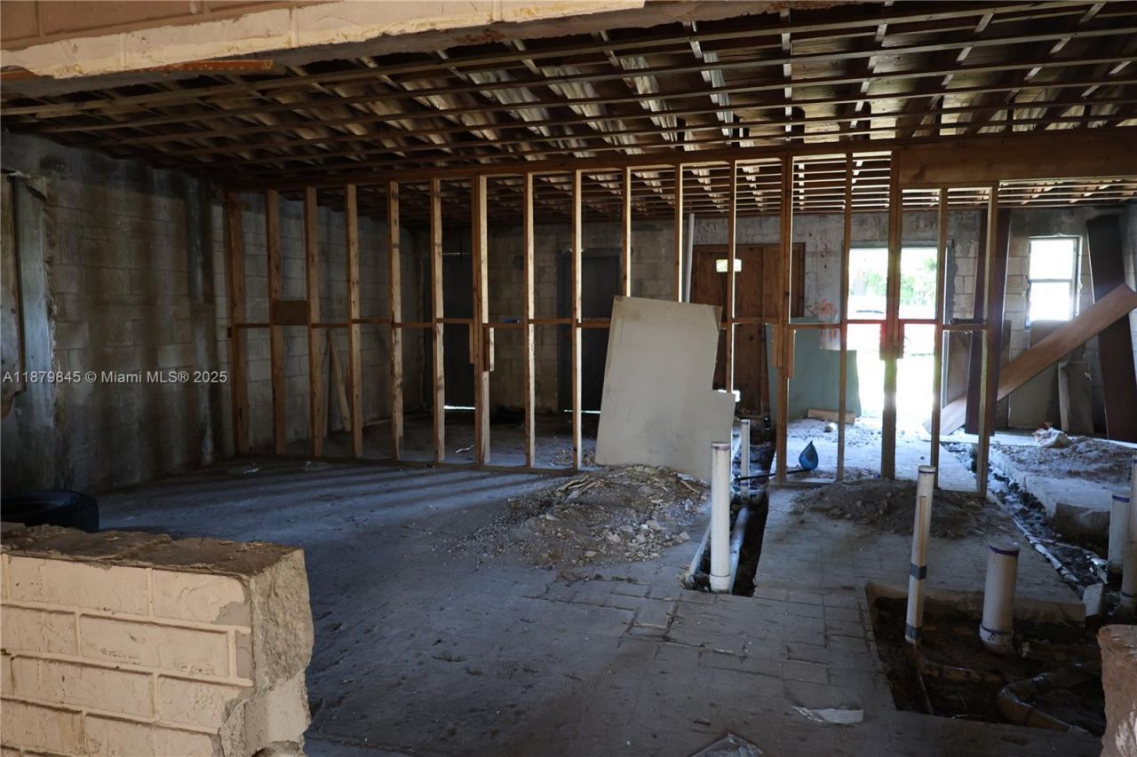 14100 W Dixie Hwy, North Miami, FL 33161 Photo