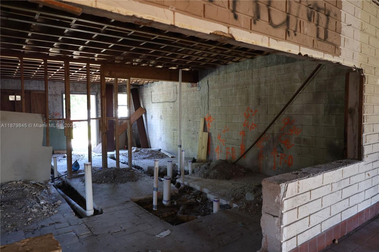 14100 W Dixie Hwy, North Miami, FL 33161 Photo