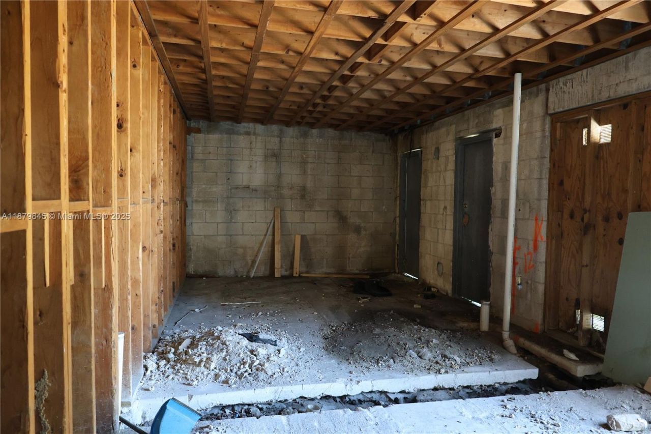 14100 W Dixie Hwy, North Miami, FL 33161 Photo