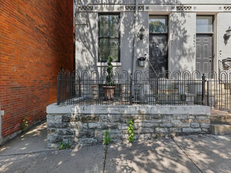 320 Mulberry Street, Cincinnati, OH 45202 Photo 1