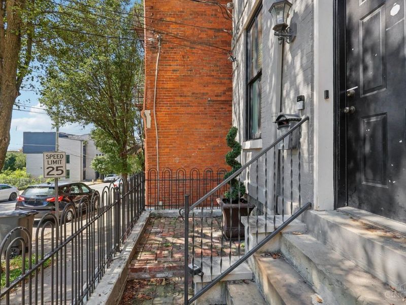 320 Mulberry Street, Cincinnati, OH 45202 Photo 3