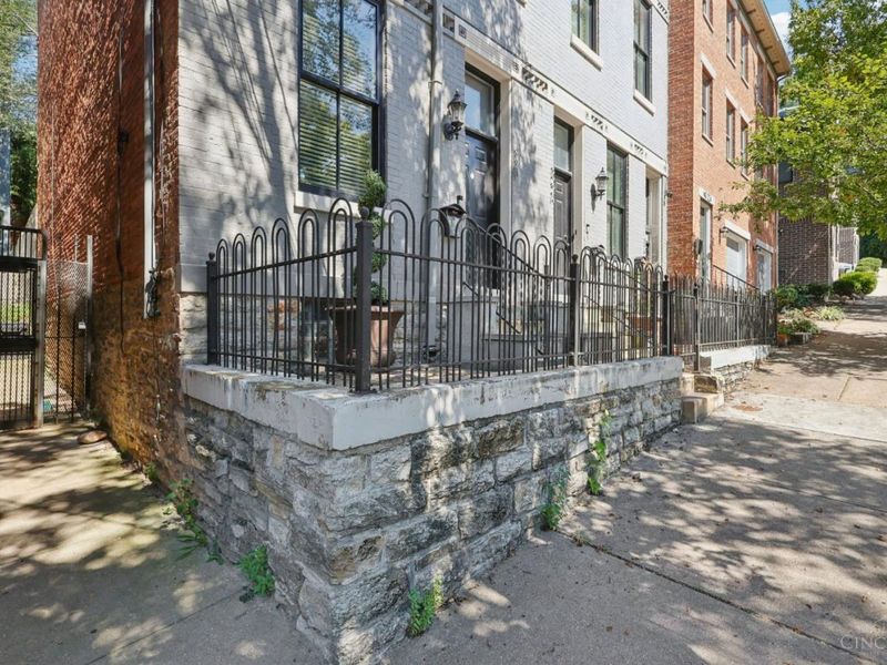 320 Mulberry Street, Cincinnati, OH 45202 Photo 6