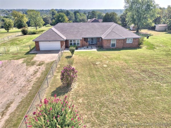 18725 Red Oak Drive, Newalla, OK 74857
