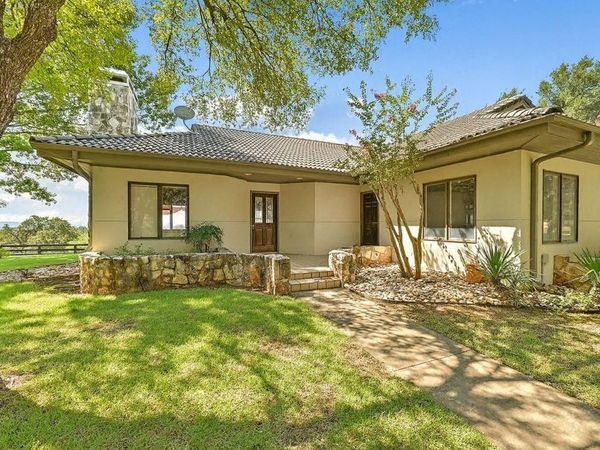 1607 Clubhouse Hill DR, Spicewood, TX 78669