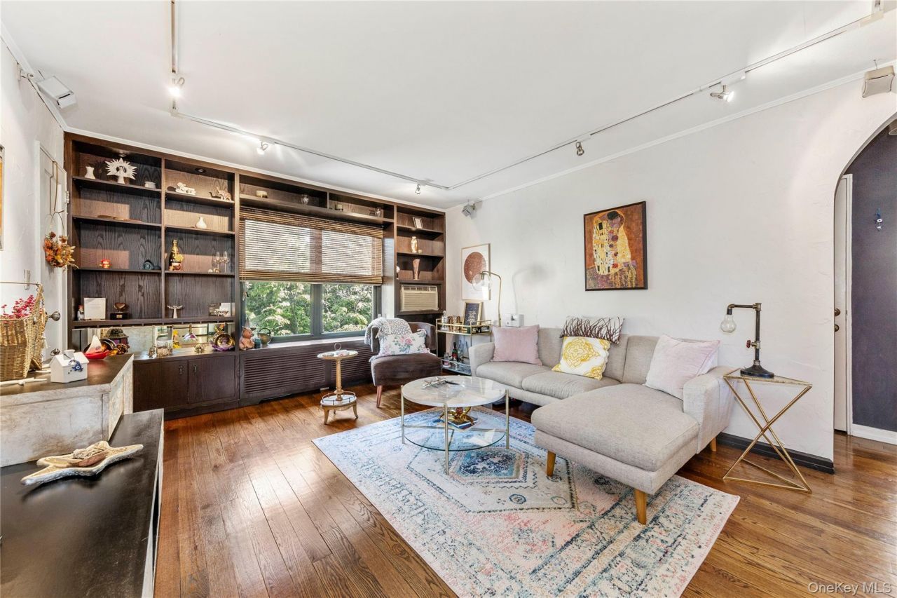 16 Terrace Circle, Unit 14C, Great Neck, NY 11021 Main Photo