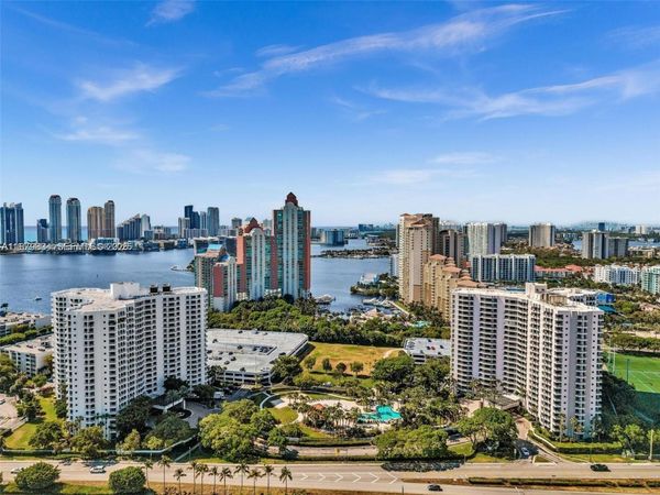 3300 NE 191st St, Unit LP10, Aventura, FL 33180