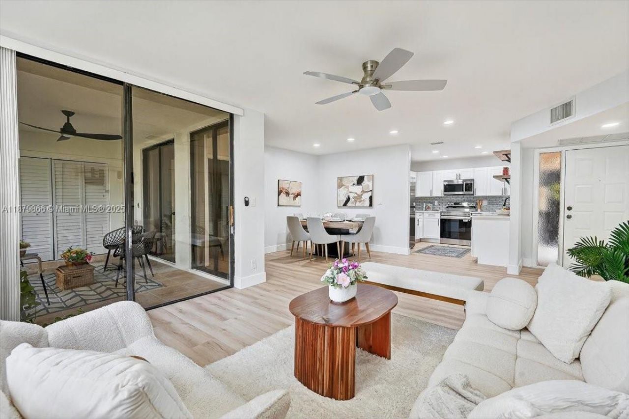 2652 N Carambola Cir, Unit 1738, Coconut Creek, FL 33066 Photo