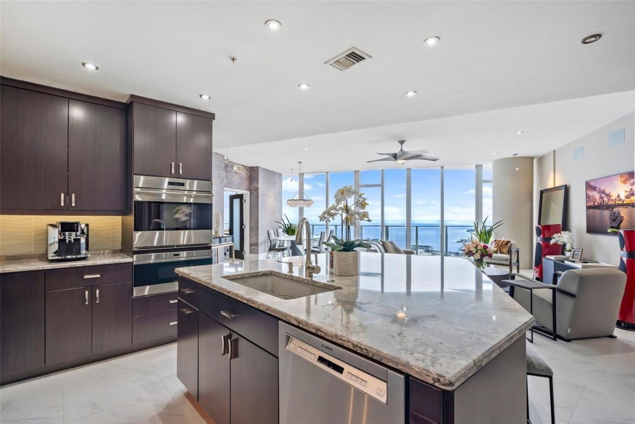 175 1st Street S, Unit 3203, Saint Petersburg, FL 33701 Photo