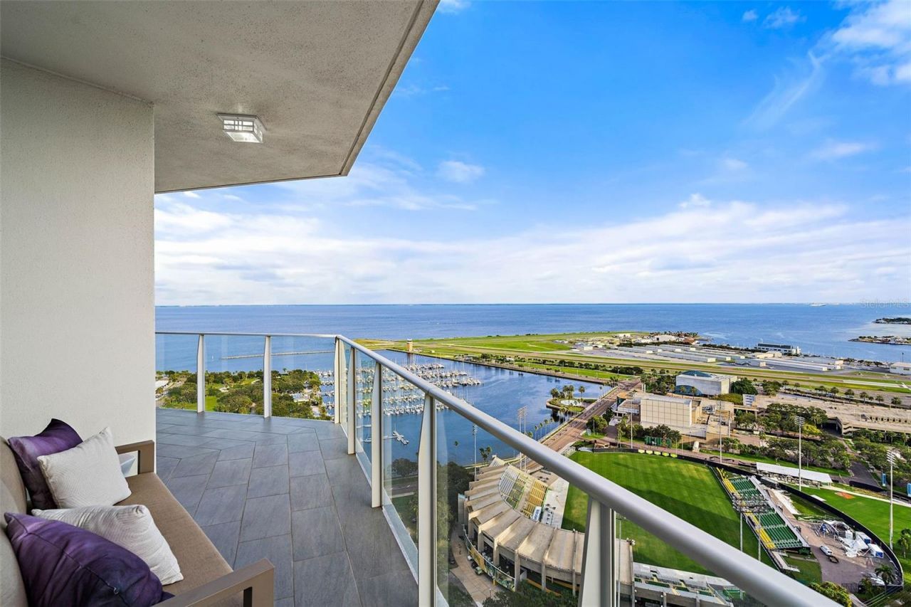 175 1st Street S, Unit 3203, Saint Petersburg, FL 33701 Photo