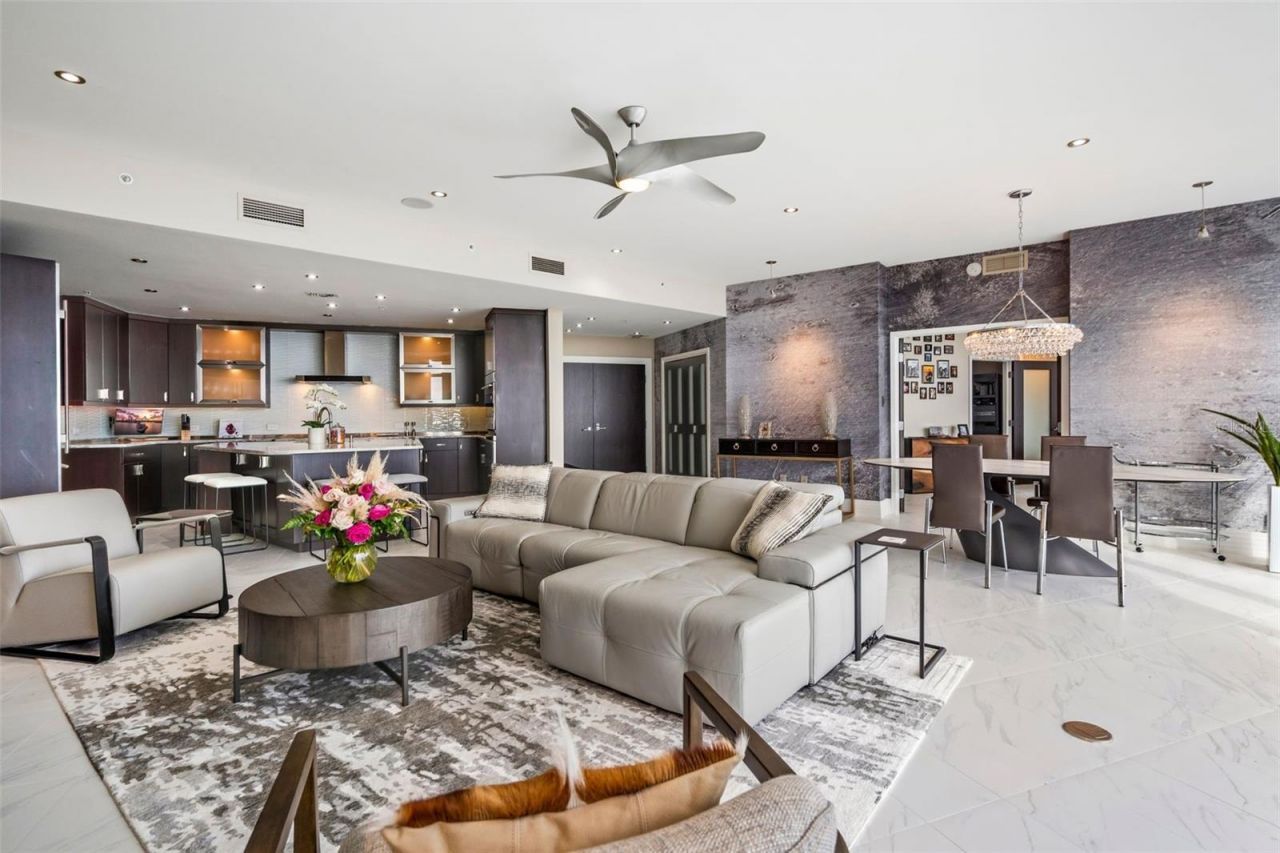 175 1st Street S, Unit 3203, Saint Petersburg, FL 33701 Photo