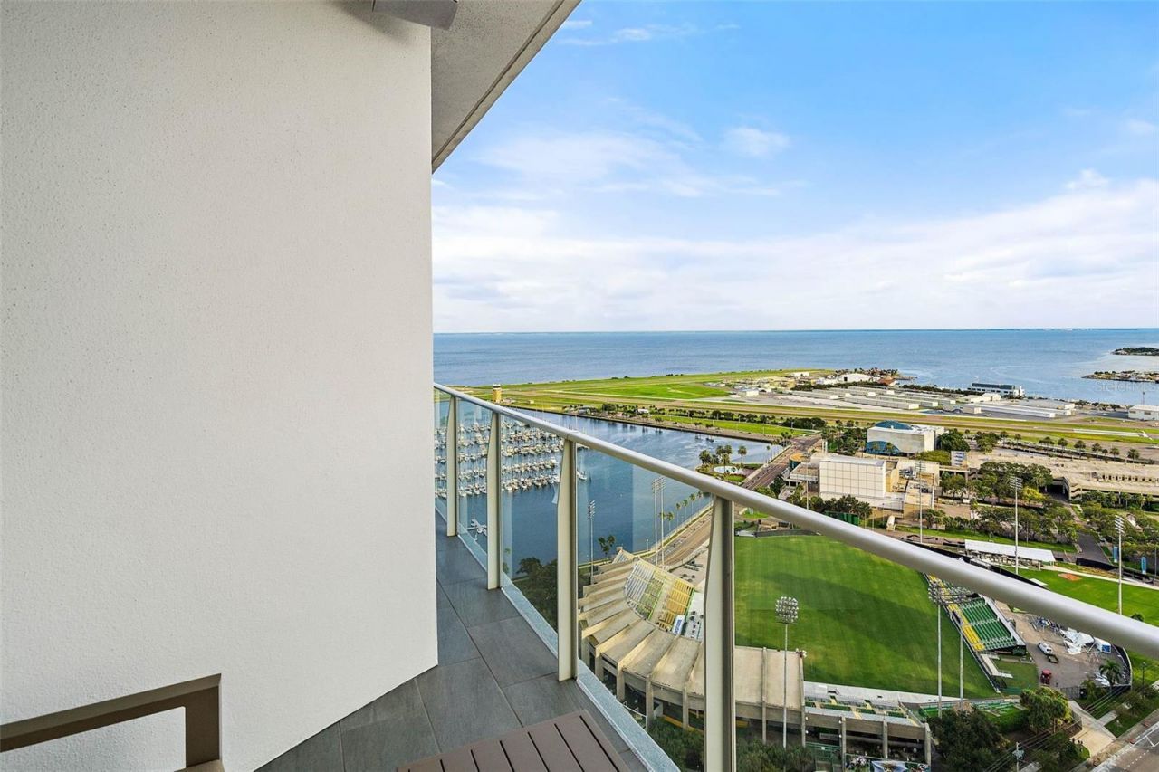 175 1st Street S, Unit 3203, Saint Petersburg, FL 33701 Photo