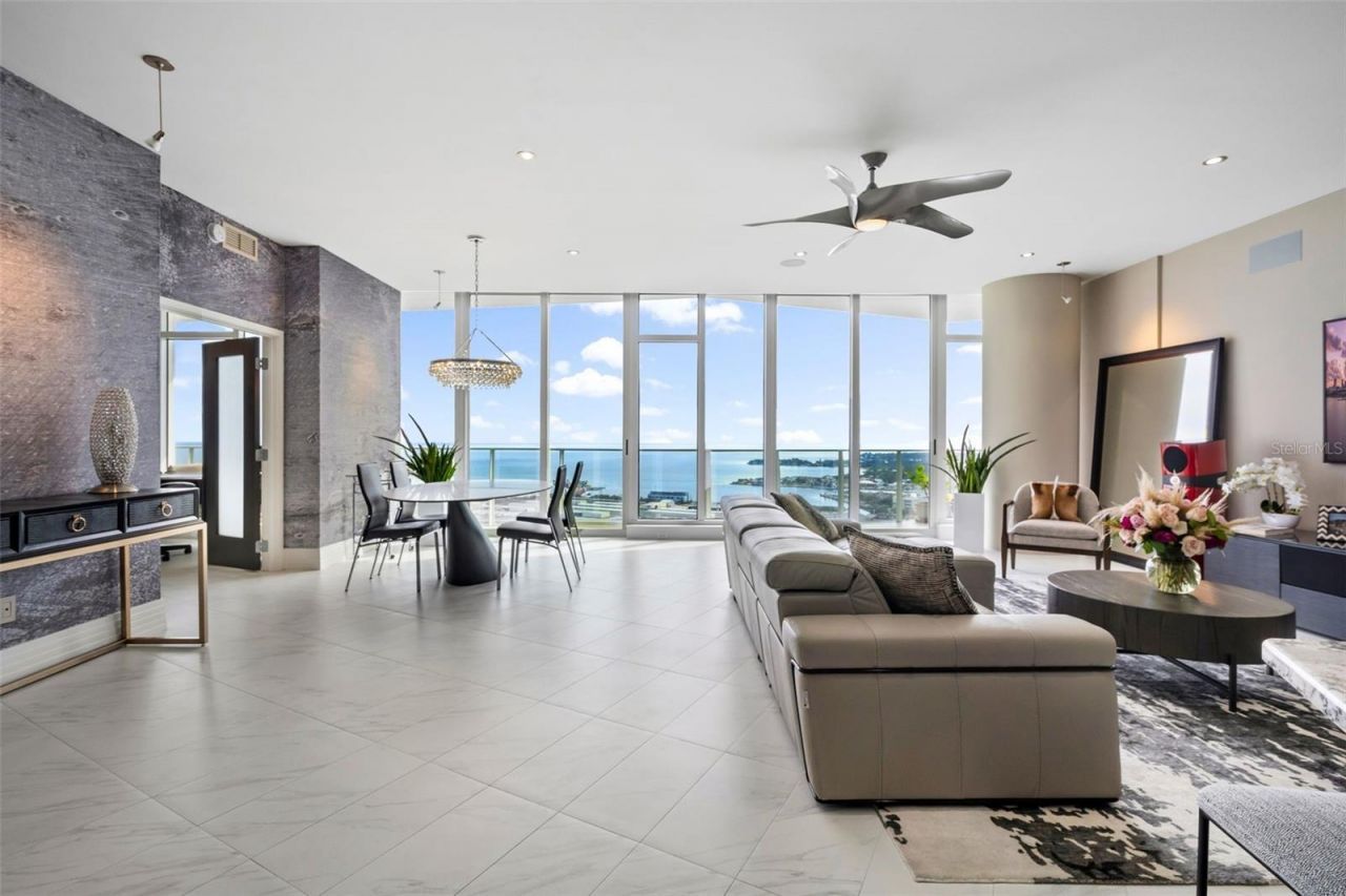 175 1st Street S, Unit 3203, Saint Petersburg, FL 33701 Photo