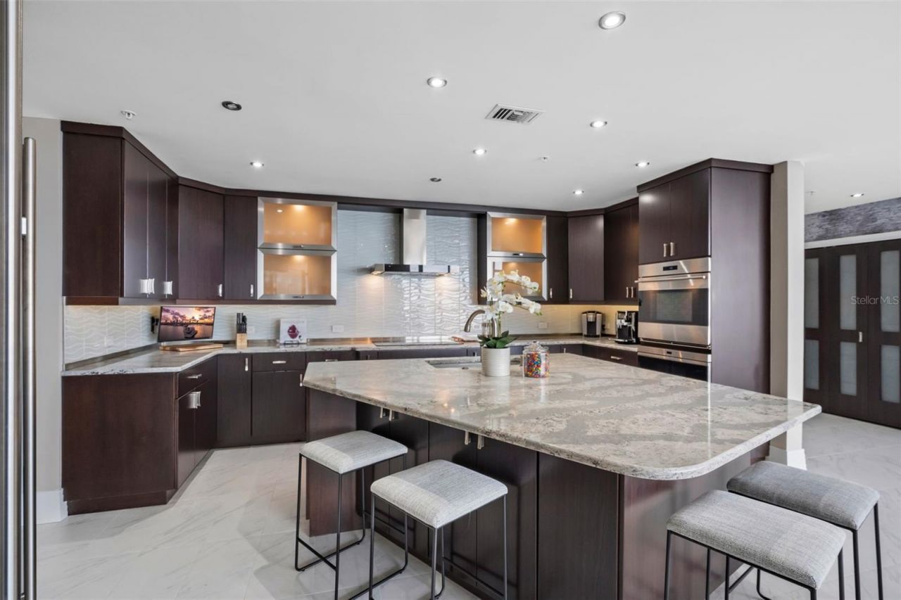 175 1st Street S, Unit 3203, Saint Petersburg, FL 33701 Photo