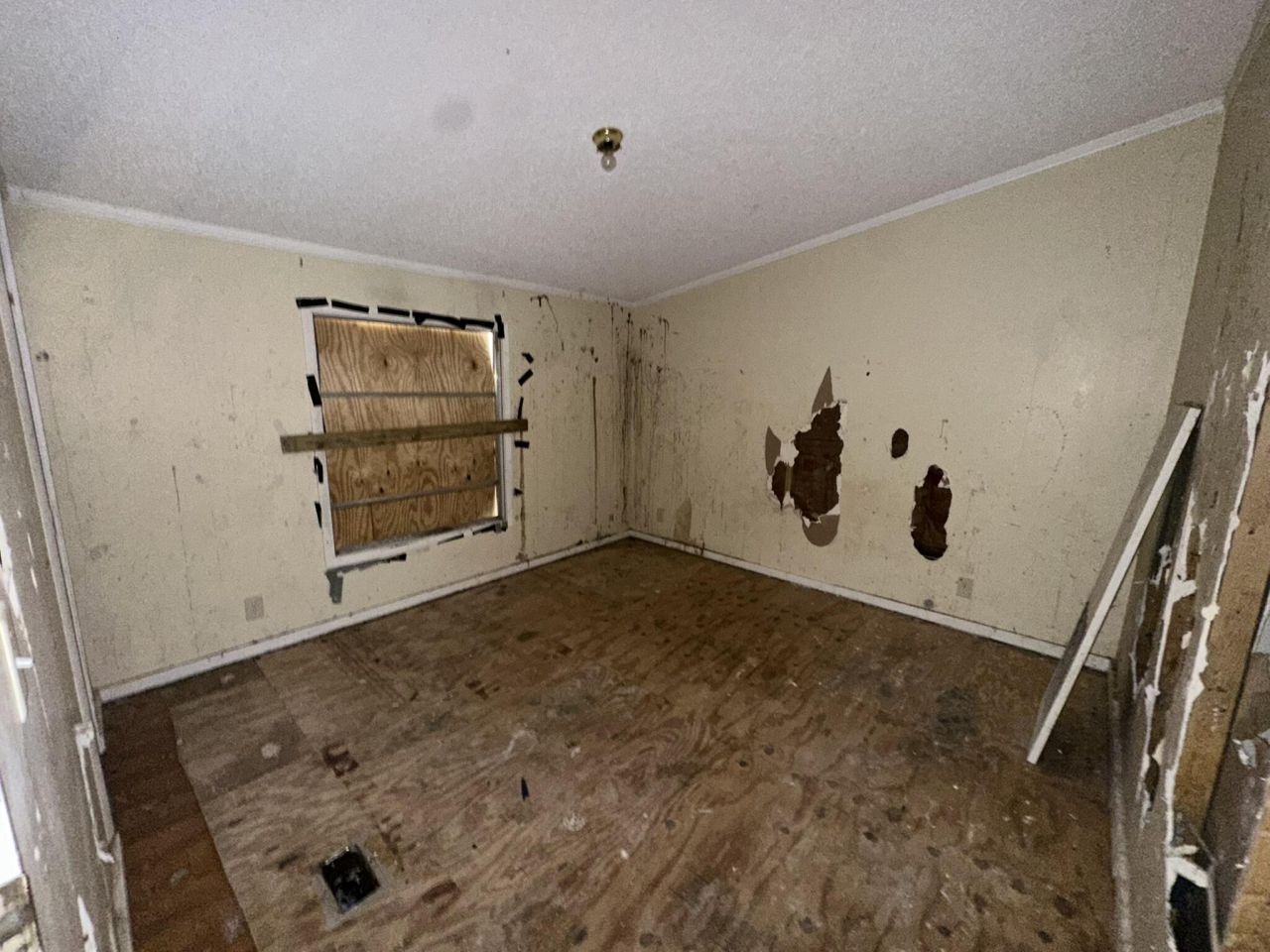 909 Fauling Road Photo 13