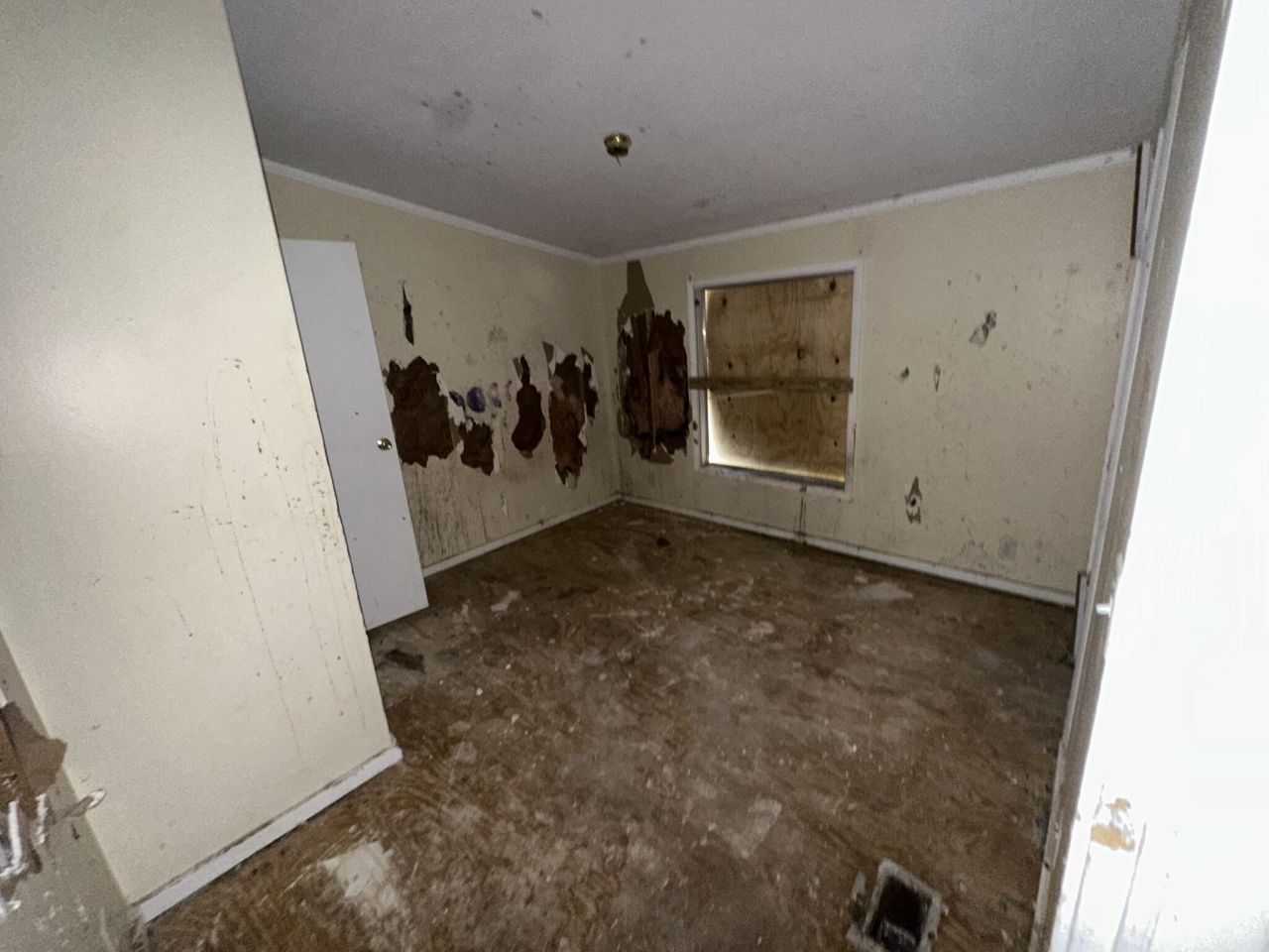 909 Fauling Road Photo 14