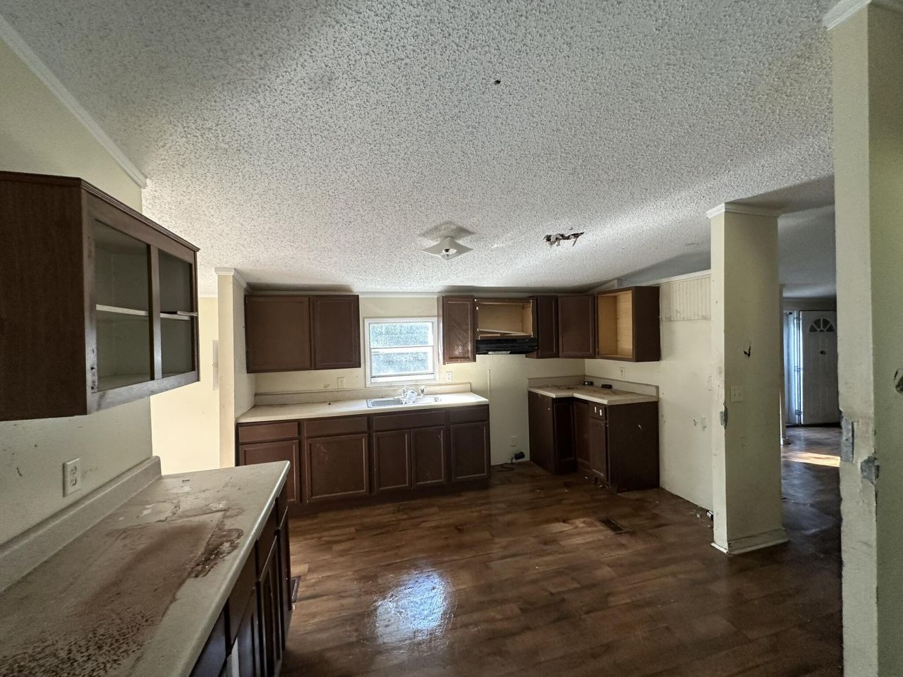 909 Fauling Road Photo 4