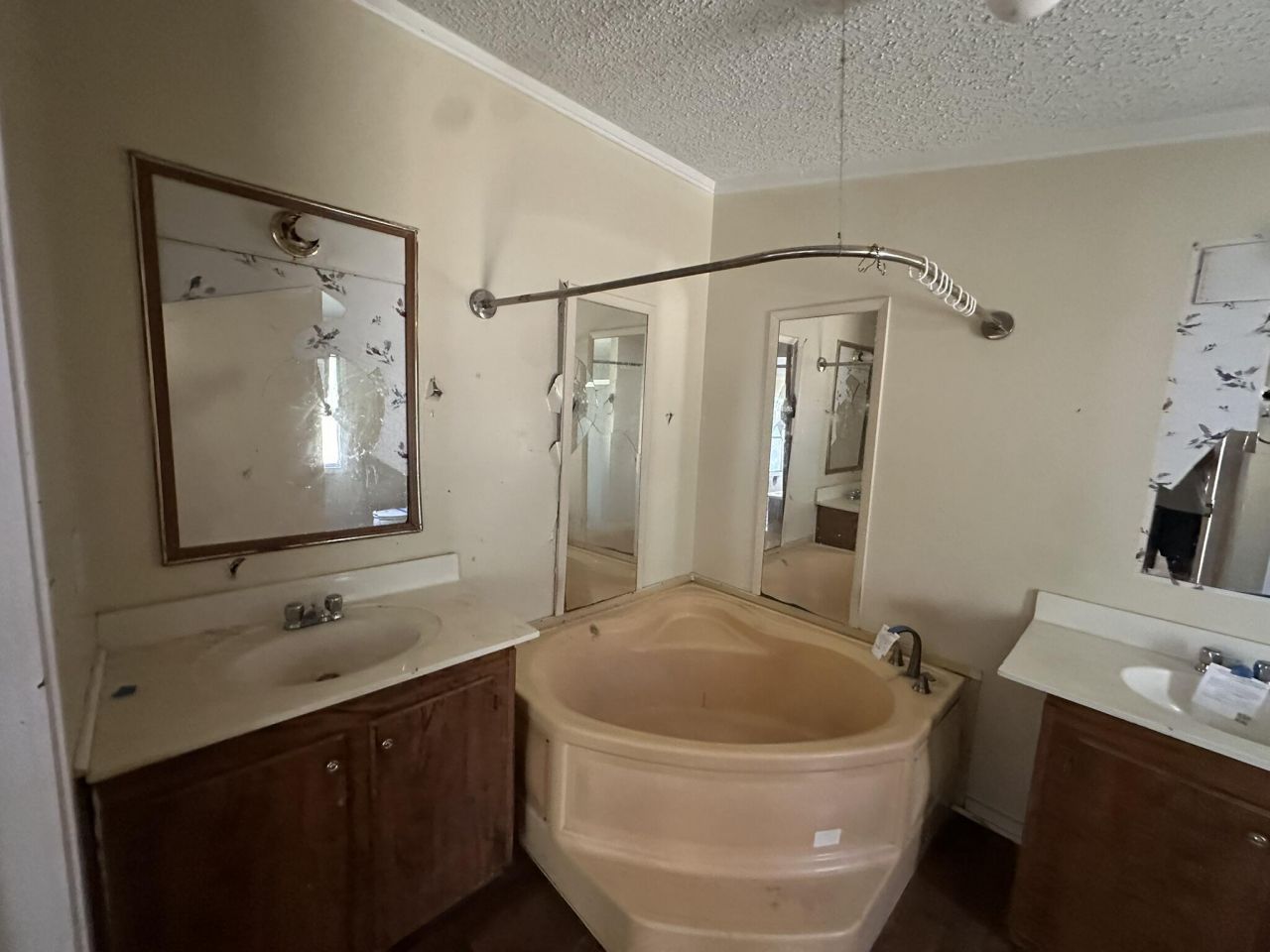 909 Fauling Road Photo 9