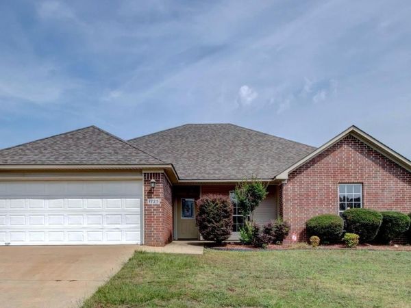 1725 White Oak Lane, Benton, AR 72019