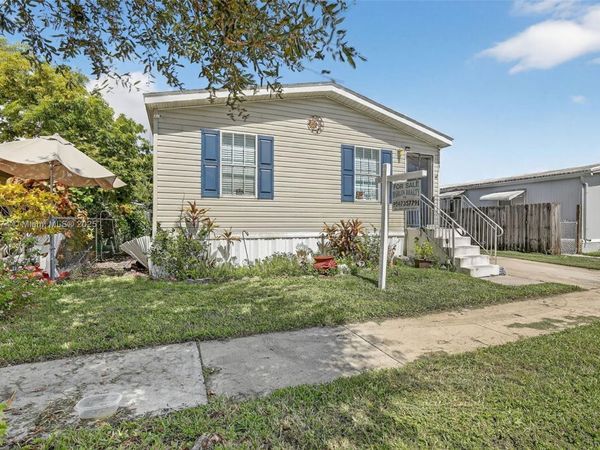 21651 NW 3rd St, Pembroke Pines, FL 33029