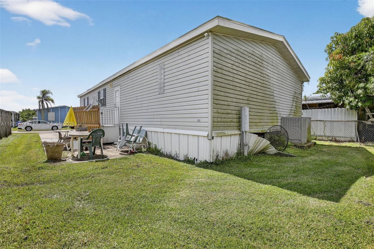 21651 NW 3rd St, Pembroke Pines, FL 33029 Photo