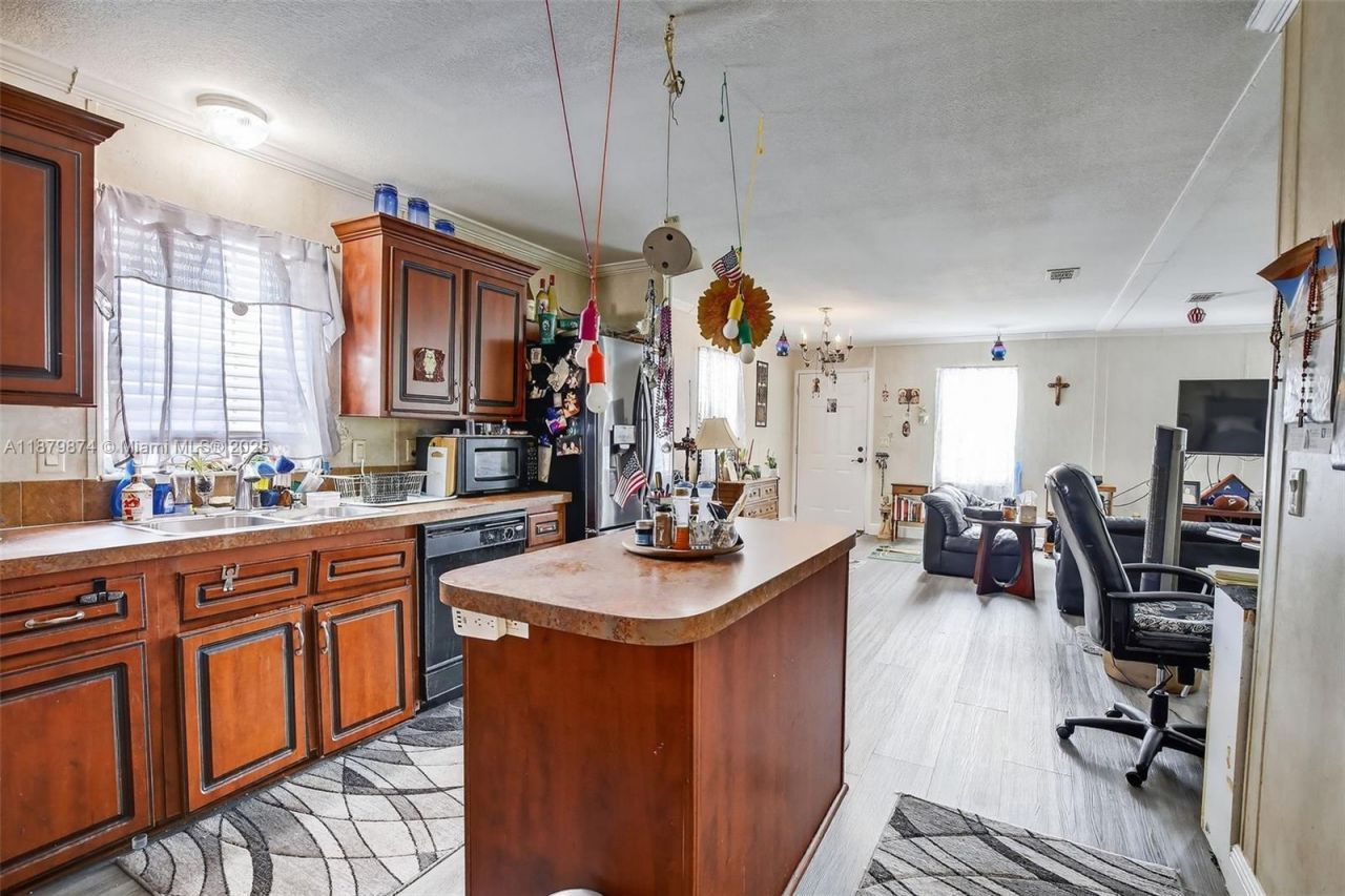 21651 NW 3rd St, Pembroke Pines, FL 33029 Photo