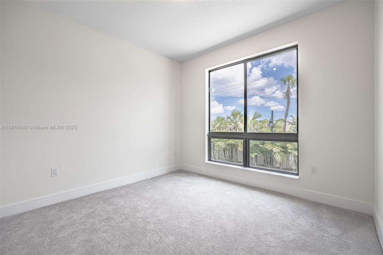 8001 NW 41st St, Unit F-208, Doral, FL 33166 Photo